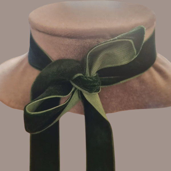 Emerald velvet ribbon tied into a bow – adjustable mystical fairy necklace detail