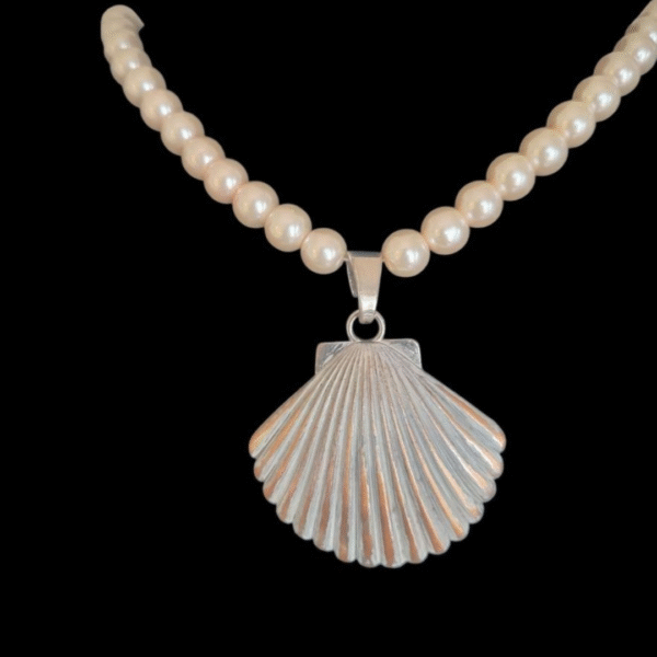 Pearl shell necklace with mixed metal sea shell pendant and lustrous pearl beads